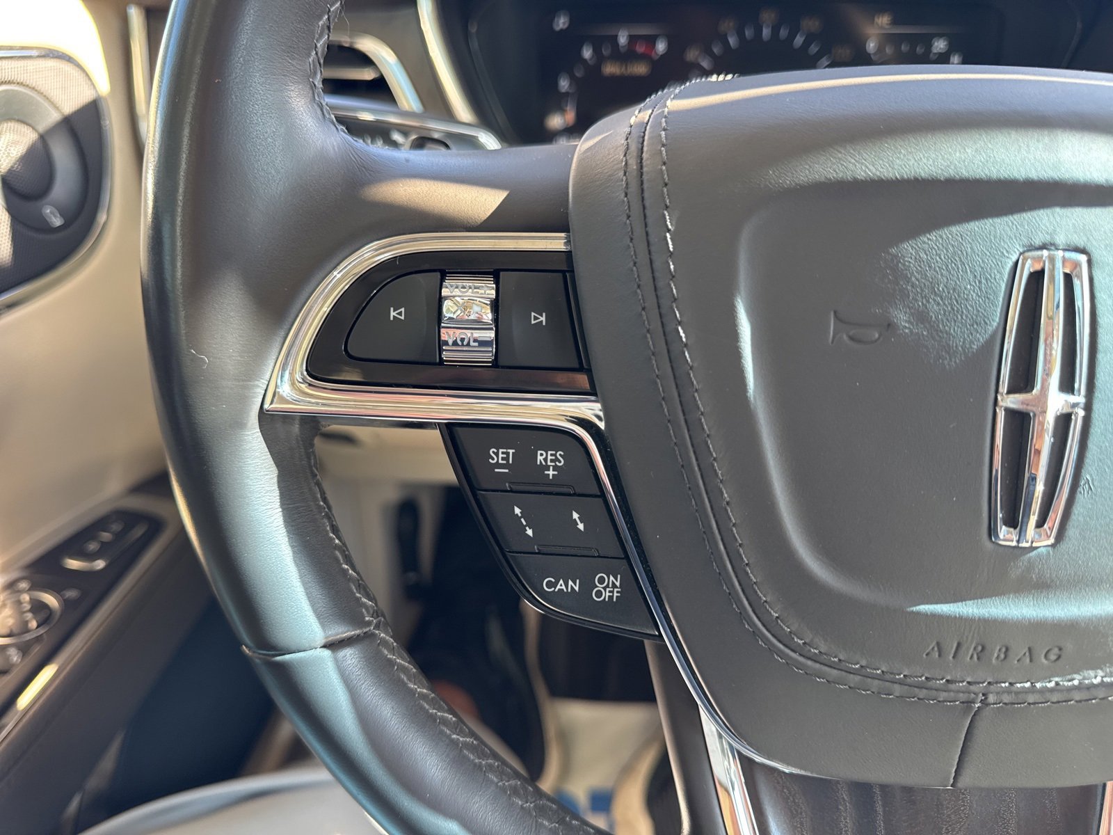 Used 2020 Lincoln Continental Reserve image 25