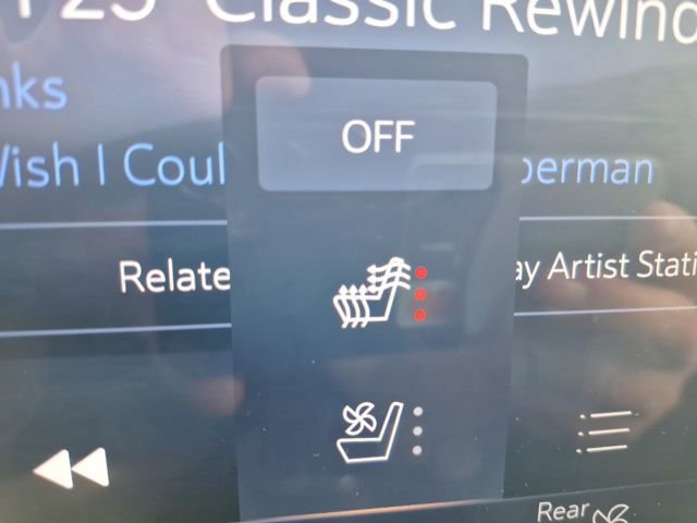 Used 2025 Buick Enclave Avenir w/ Super Cruise Package image 17