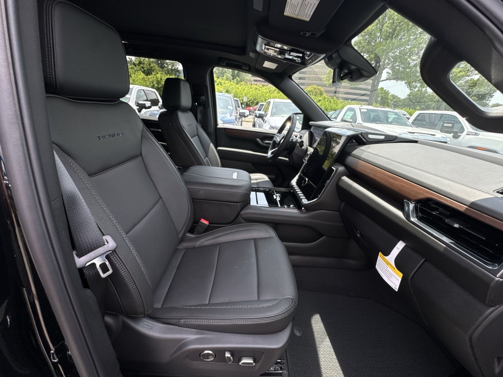New 2026 GMC Yukon Denali w/ Sun & Power Step Package AWD/4WD image 27