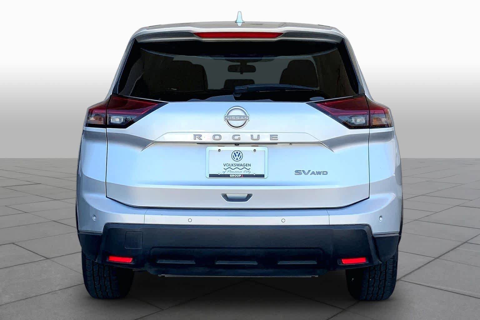 Used 2024 Nissan Rogue SV AWD/4WD image 5
