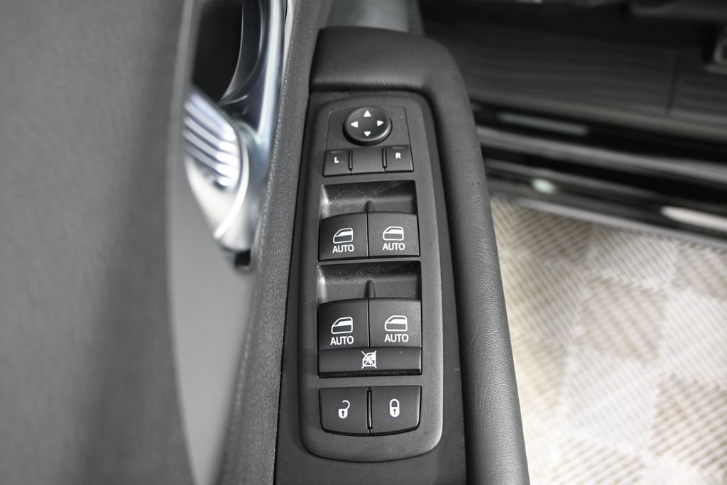 New 2027 Chrysler Pacifica Select FWD image 21