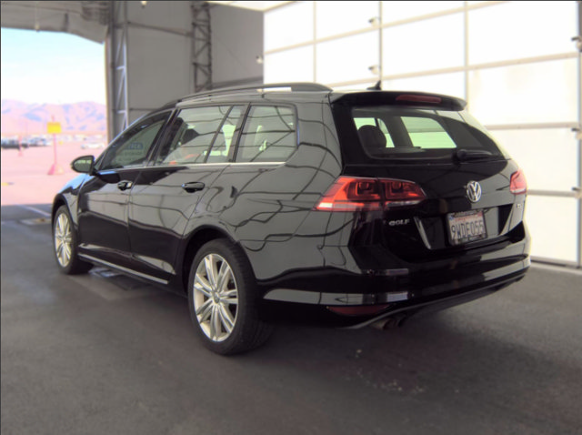 Used 2016 Volkswagen Golf Limited Edition FWD image 3