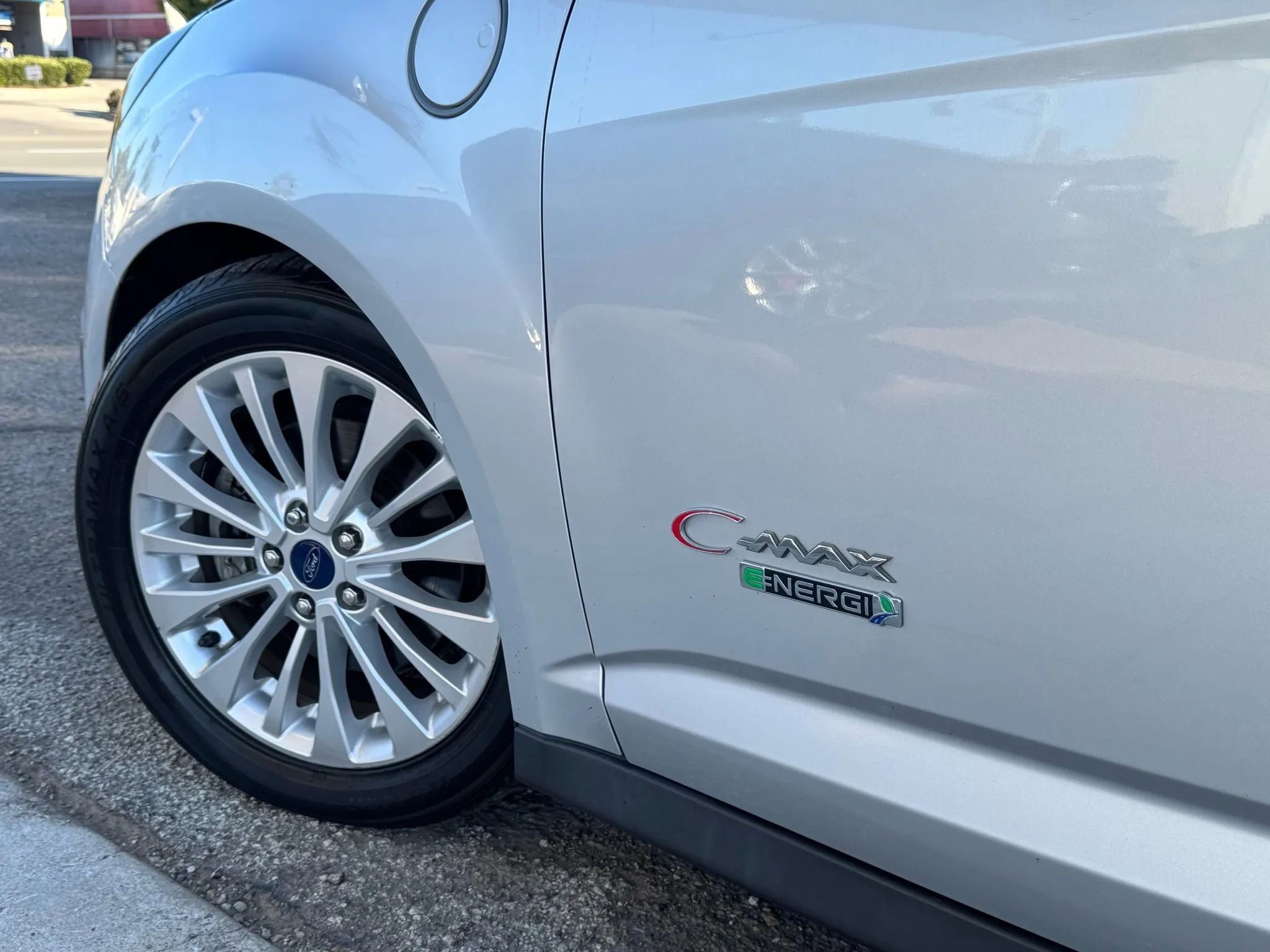 Used 2017 Ford C-MAX Energi SE w/ Equipment Group 402A image 9