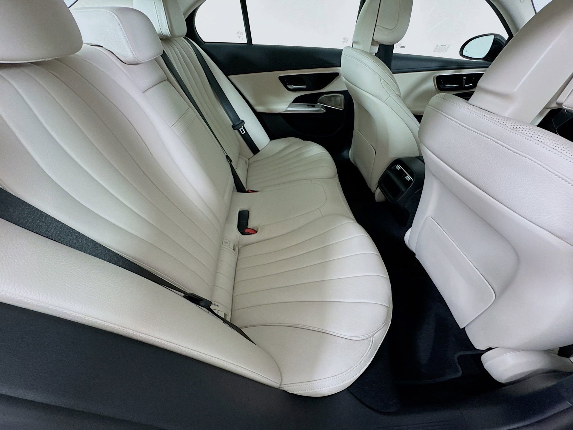 Used 2024 Mercedes-Benz E 350 4MATIC Sedan image 30