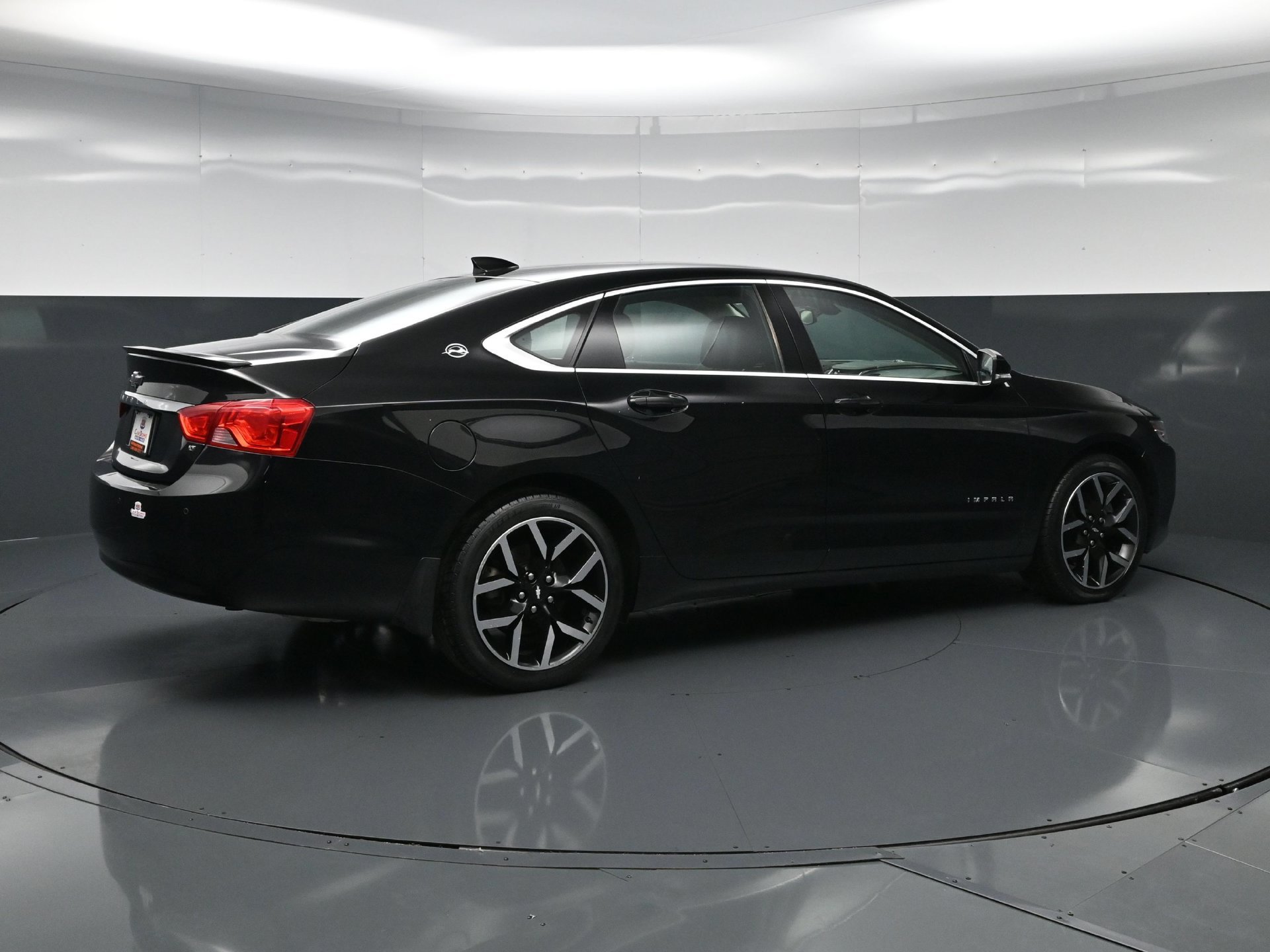 Used 2017 Chevrolet Impala LT FWD image 8