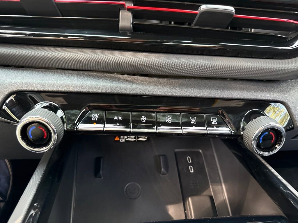 Used 2025 Chevrolet Silverado EV RST AWD/4WD image 81