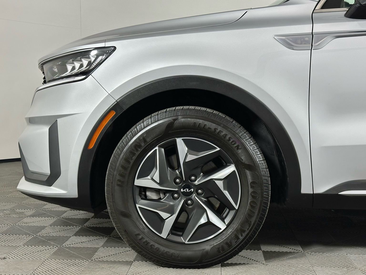Used 2022 Kia Sorento S FWD image 9