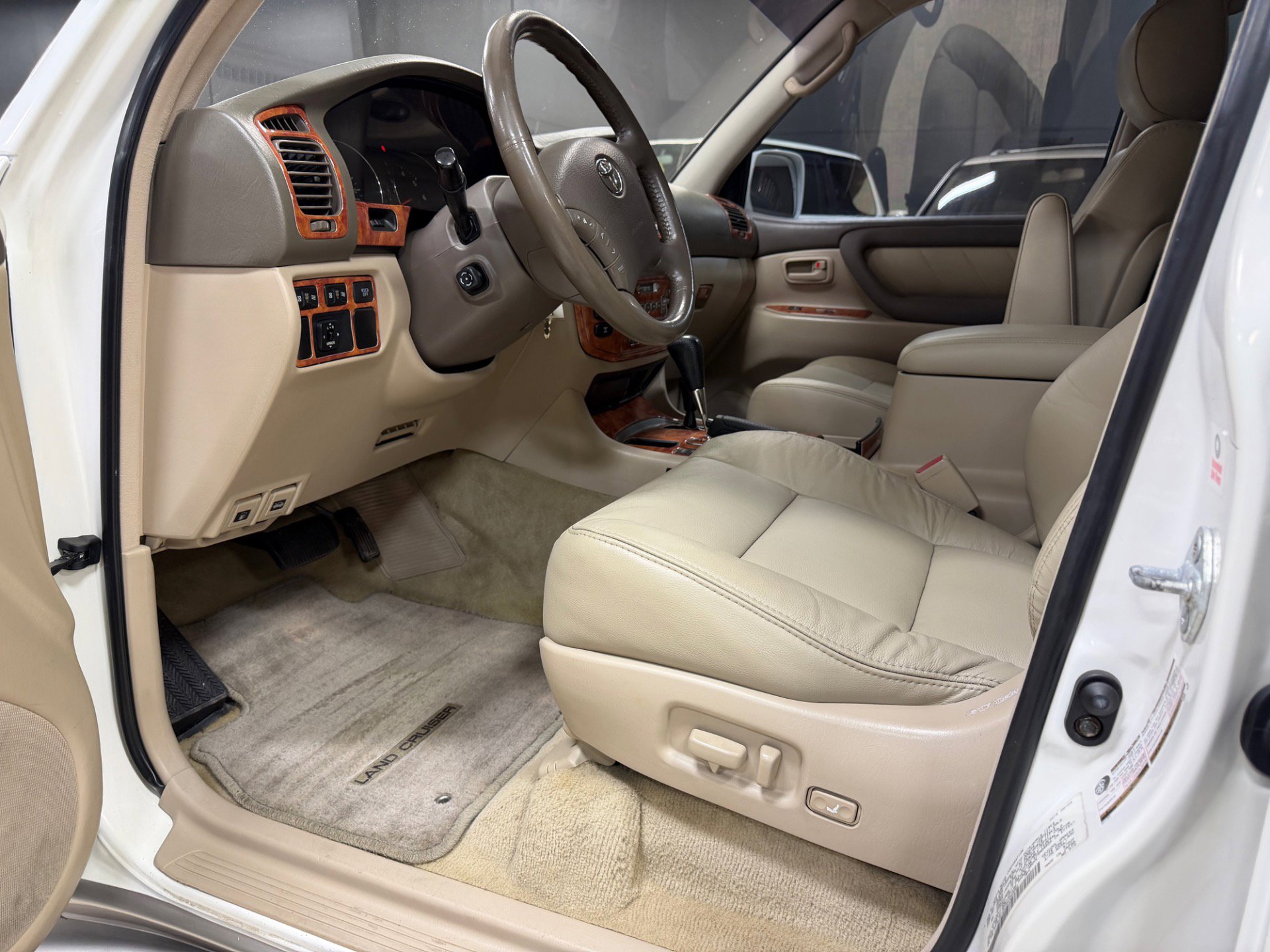 Used 2004 Toyota Land Cruiser image 21