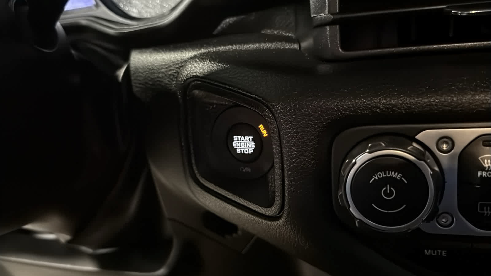 Used 2024 Jeep Wrangler Unlimited AWD/4WD image 18