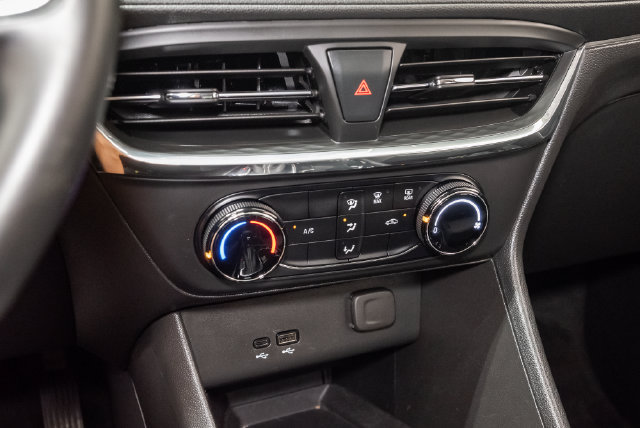 Used 2025 Buick Encore GX Preferred FWD image 18