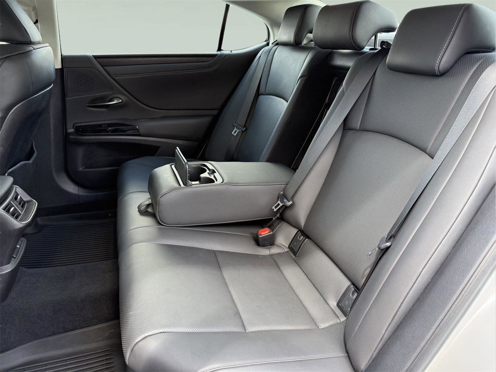 Certified 2024 Lexus ES 300h w/ Premium Package FWD image 23