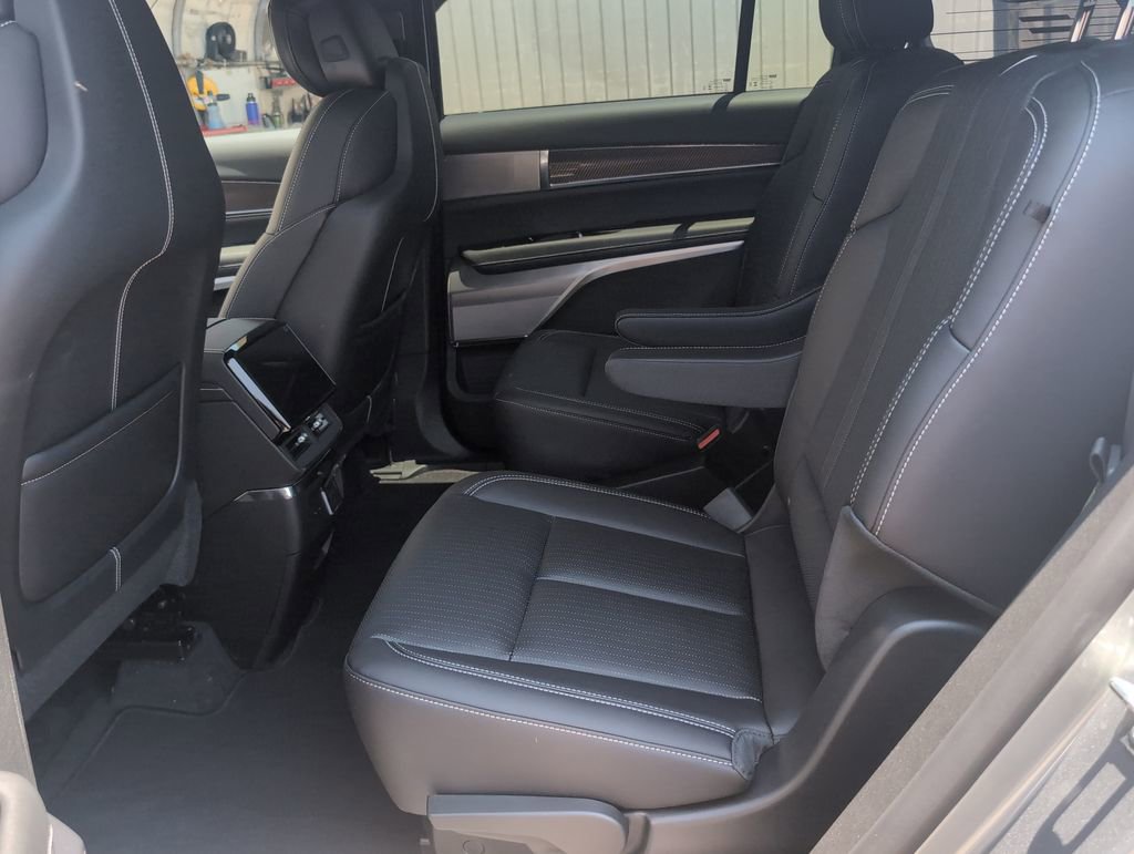 New 2026 Cadillac Vistiq Sport image 12