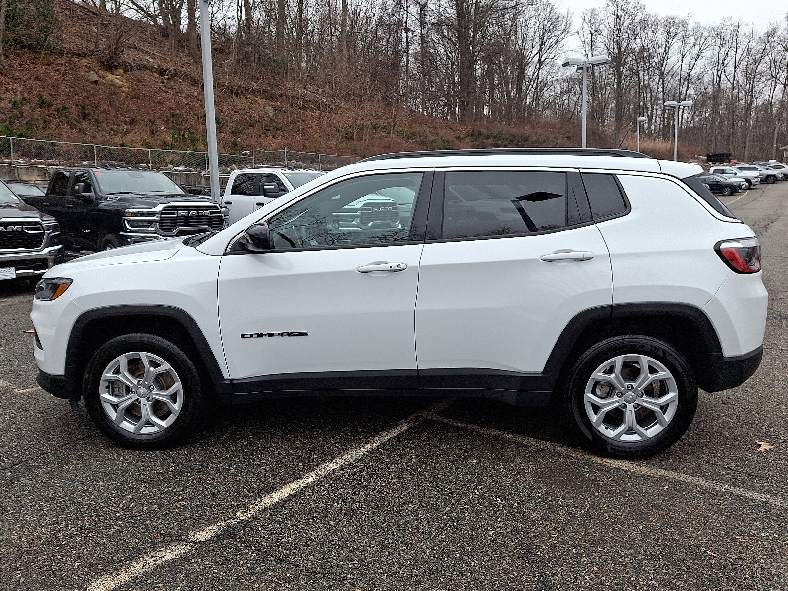 Used 2024 Jeep Compass Latitude image 5