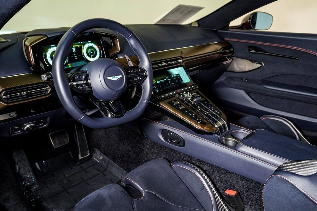 Used 2025 Aston Martin V8 Vantage Coupe image 23