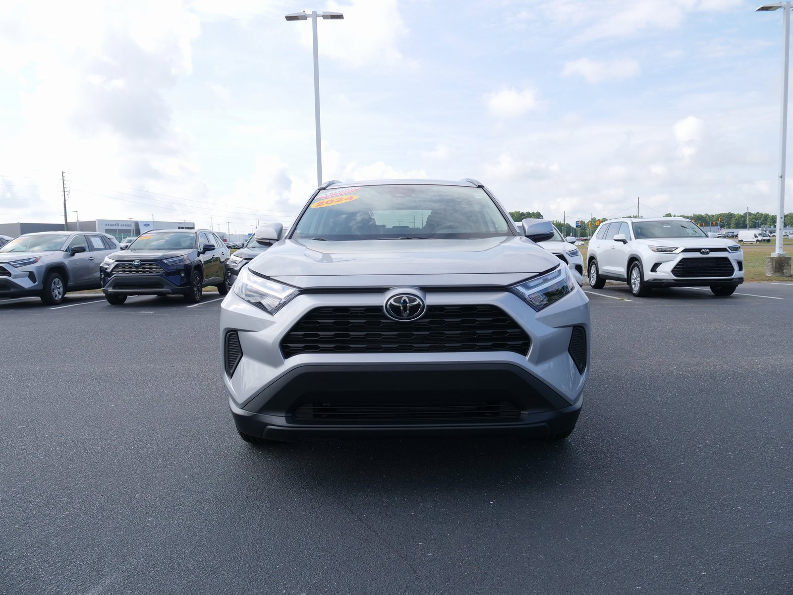 Used 2024 Toyota RAV4 XLE image 8