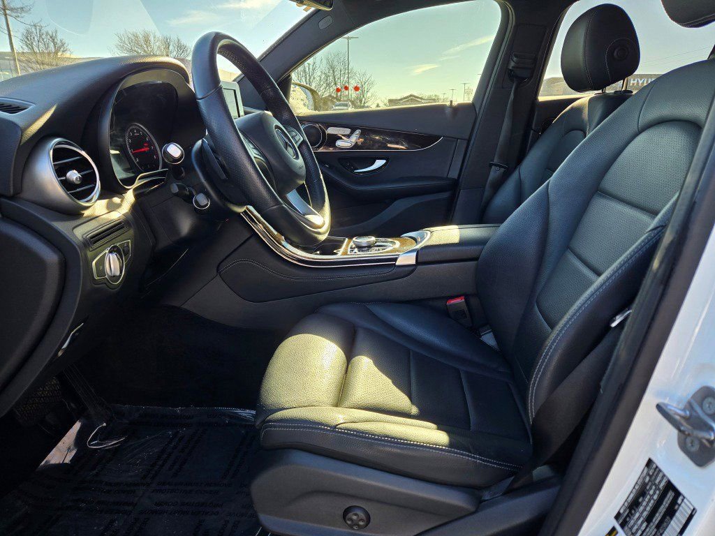 Used 2018 Mercedes-Benz GLC 300 4MATIC Coupe image 21