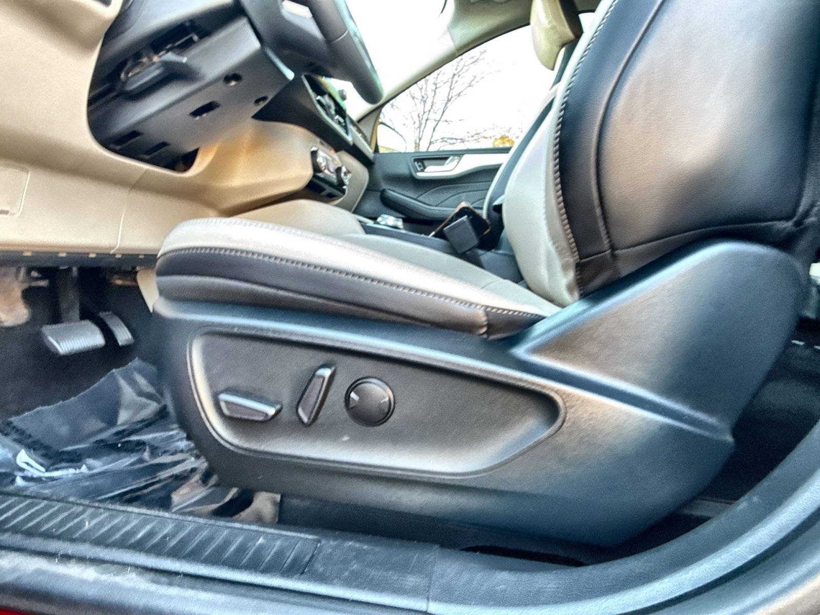 Used 2021 Ford Escape SEL w/ Technology Package image 14