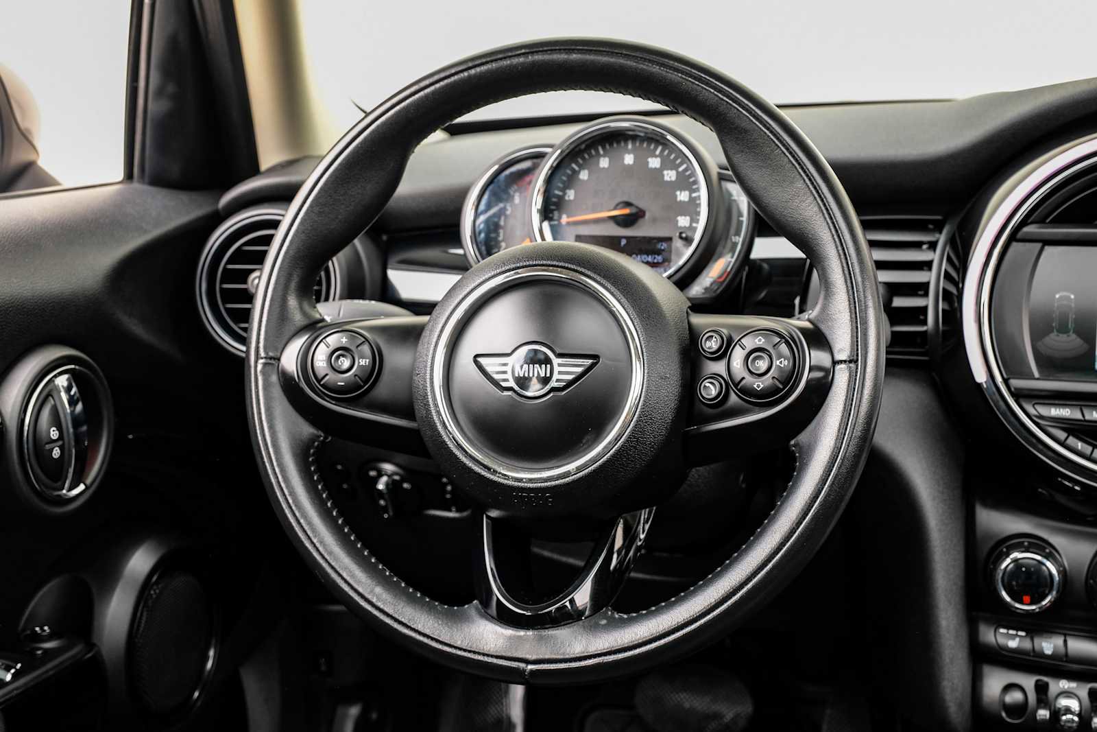 Used 2019 MINI Cooper 4-Door Hardtop image 20