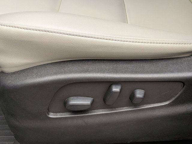 Certified 2023 Cadillac XT4 Luxury FWD image 17