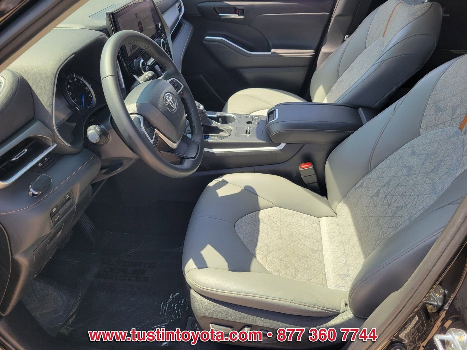Used 2023 Toyota Highlander Bronze Edition w/ Protection Package #3 (TMS) FWD image 10