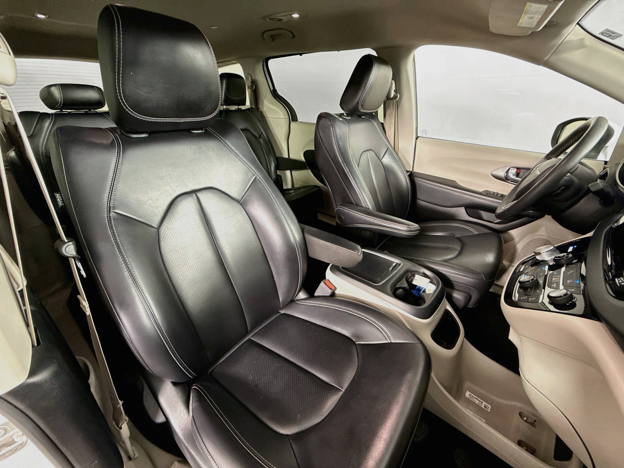 Used 2023 Chrysler Pacifica Touring-L FWD image 34