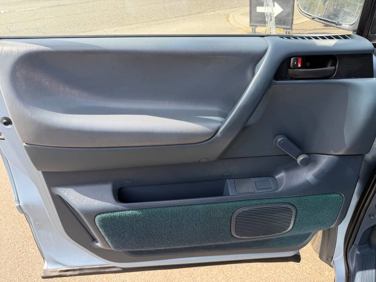 Used 1993 Toyota Previa Deluxe RWD image 28