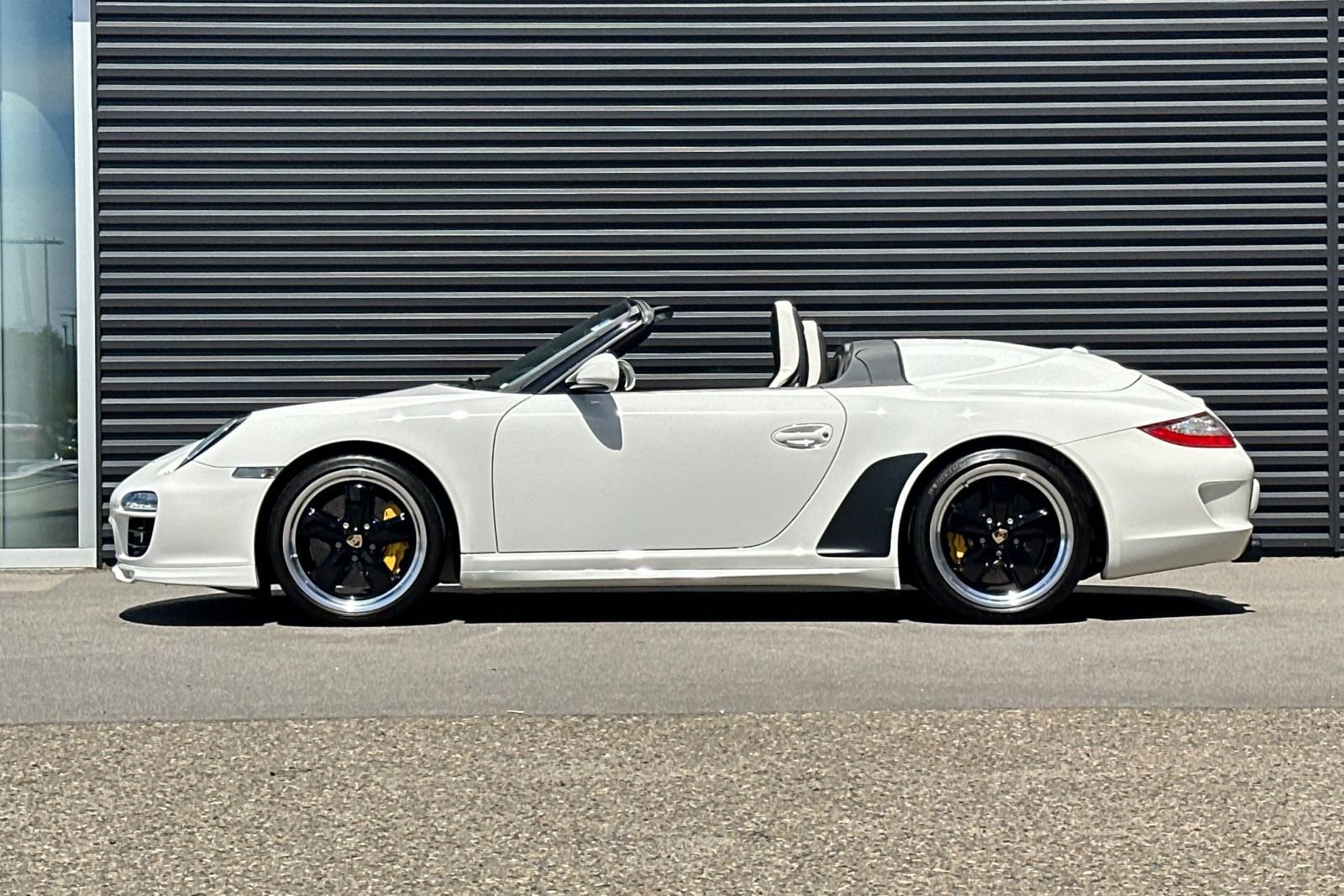 Used 2011 Porsche 911 Carrera 4S AWD/4WD image 2