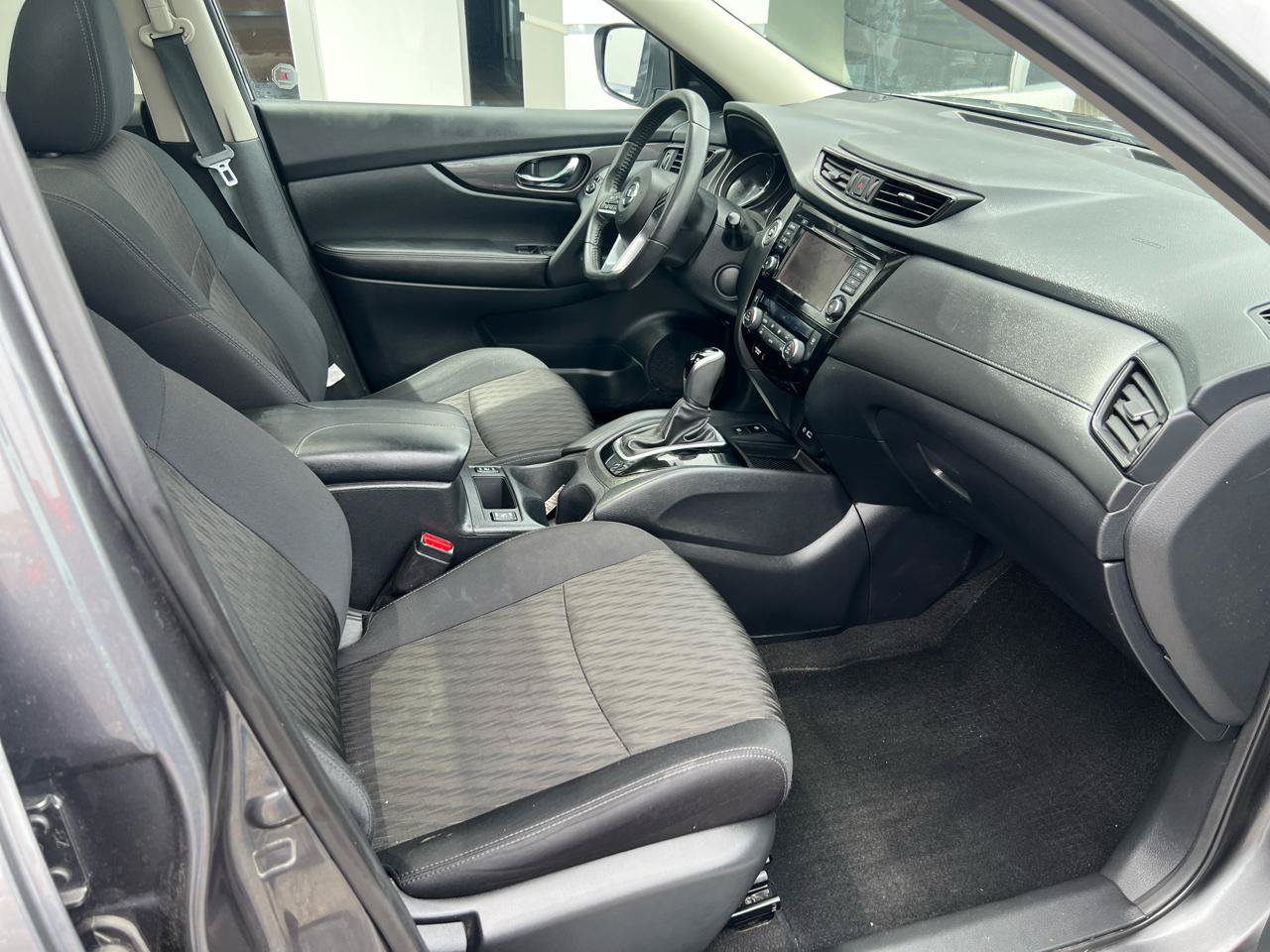 Used 2019 Nissan Rogue SL AWD/4WD image 9