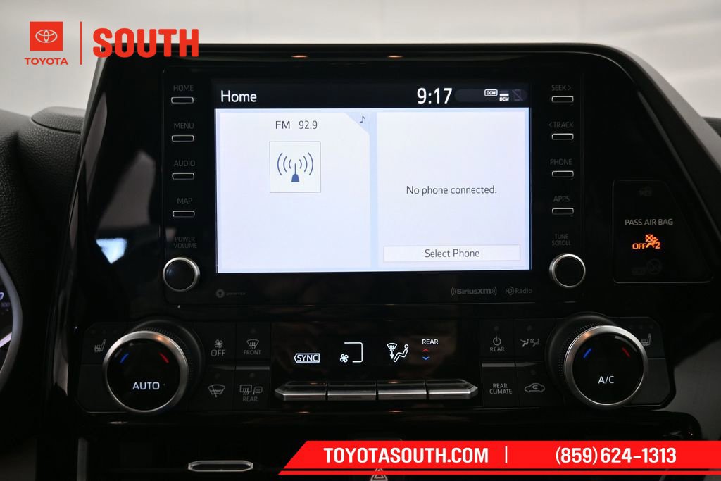 Used 2022 Toyota Highlander XLE AWD/4WD image 13