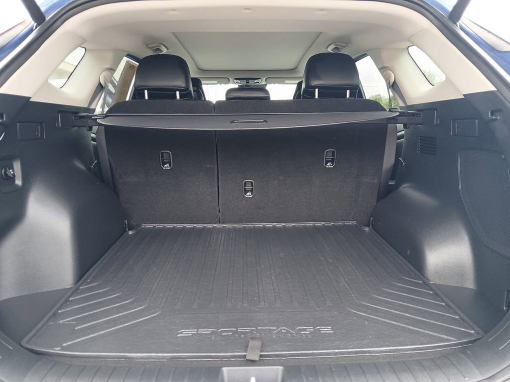Used 2024 Kia Sportage SX image 16
