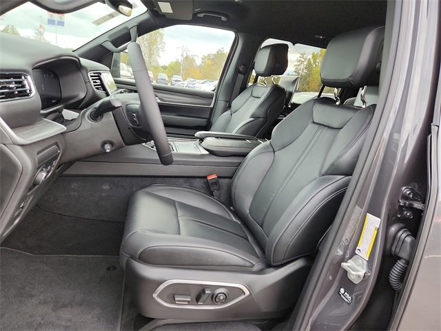 New 2023 Jeep Wagoneer Series III w/ Rear Seat Video Group 1 image 6