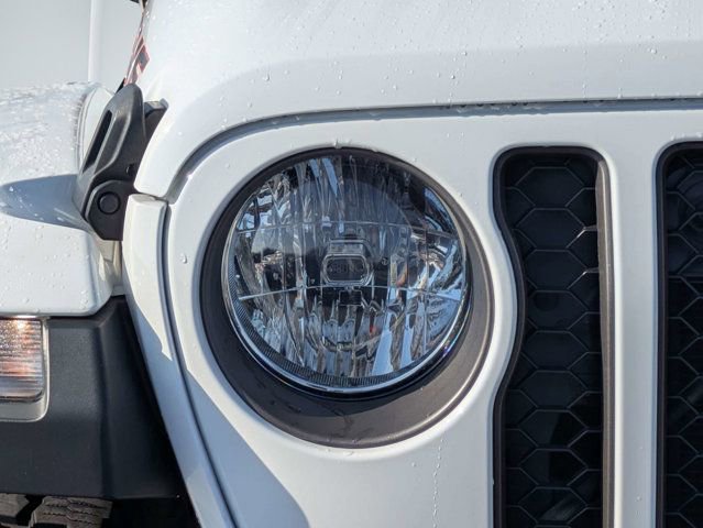 Used 2023 Jeep Gladiator Mojave w/ Trailer Tow Package AWD/4WD image 9