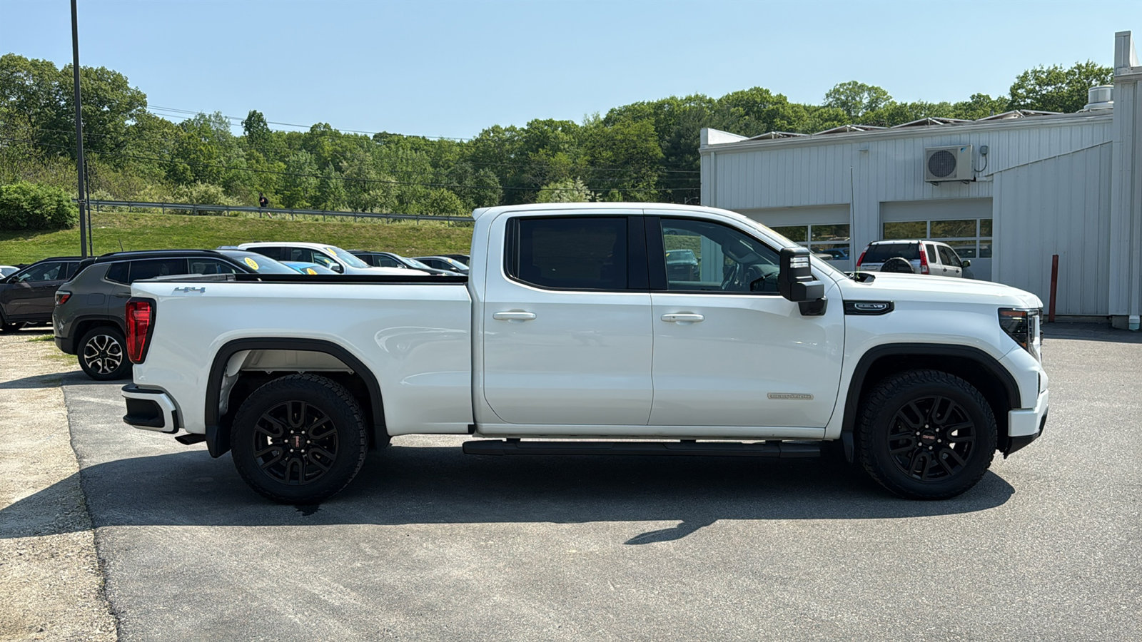 Used 2022 GMC Sierra 1500 Elevation w/ LPO, Elevation Black Package AWD/4WD image 5