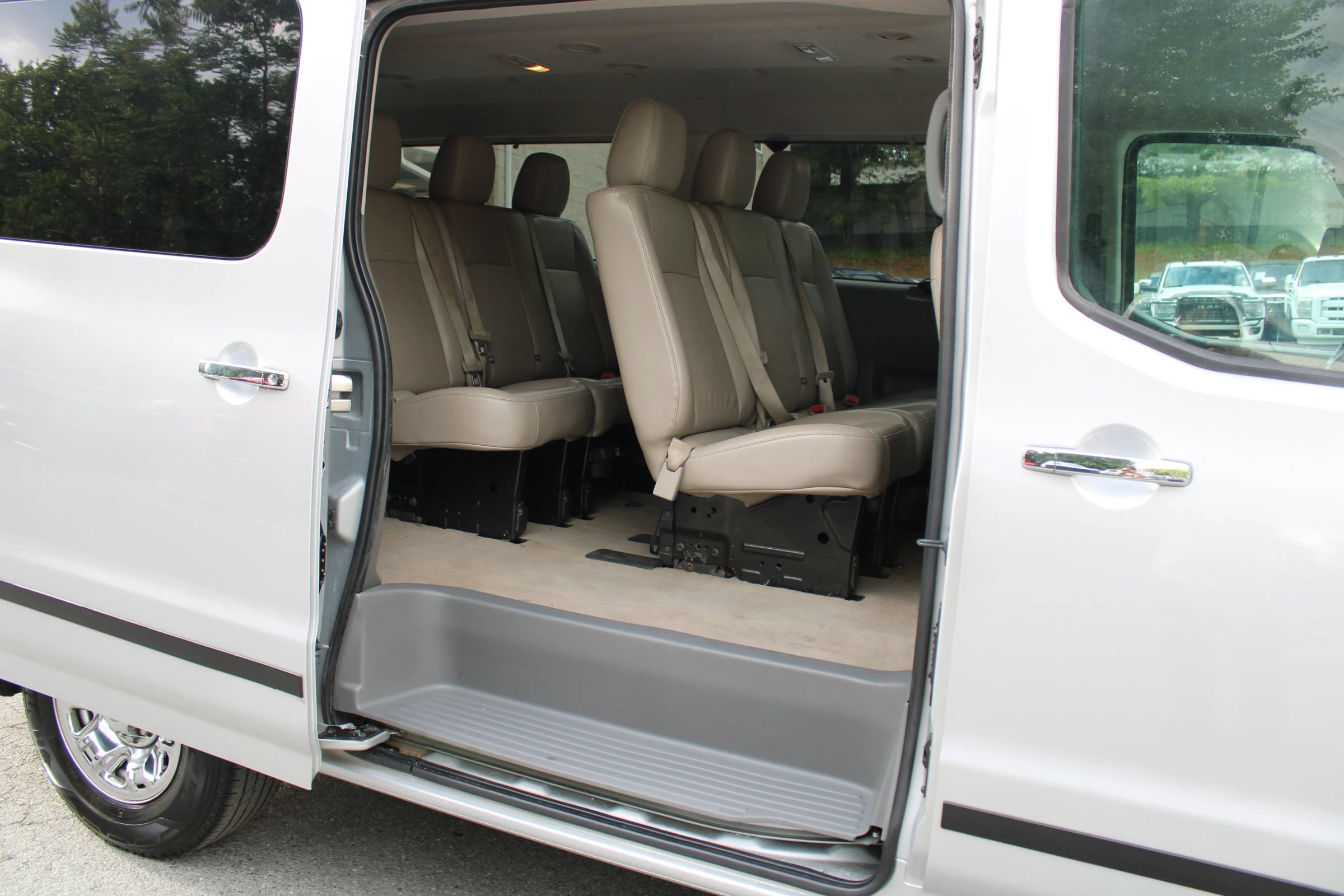 Used 2020 Nissan NV 3500 SL RWD image 22