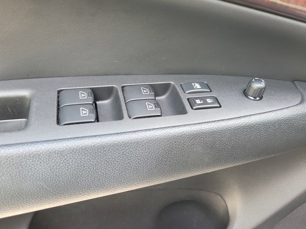 Used 2012 INFINITI G37 X w/ Premium Pkg image 25