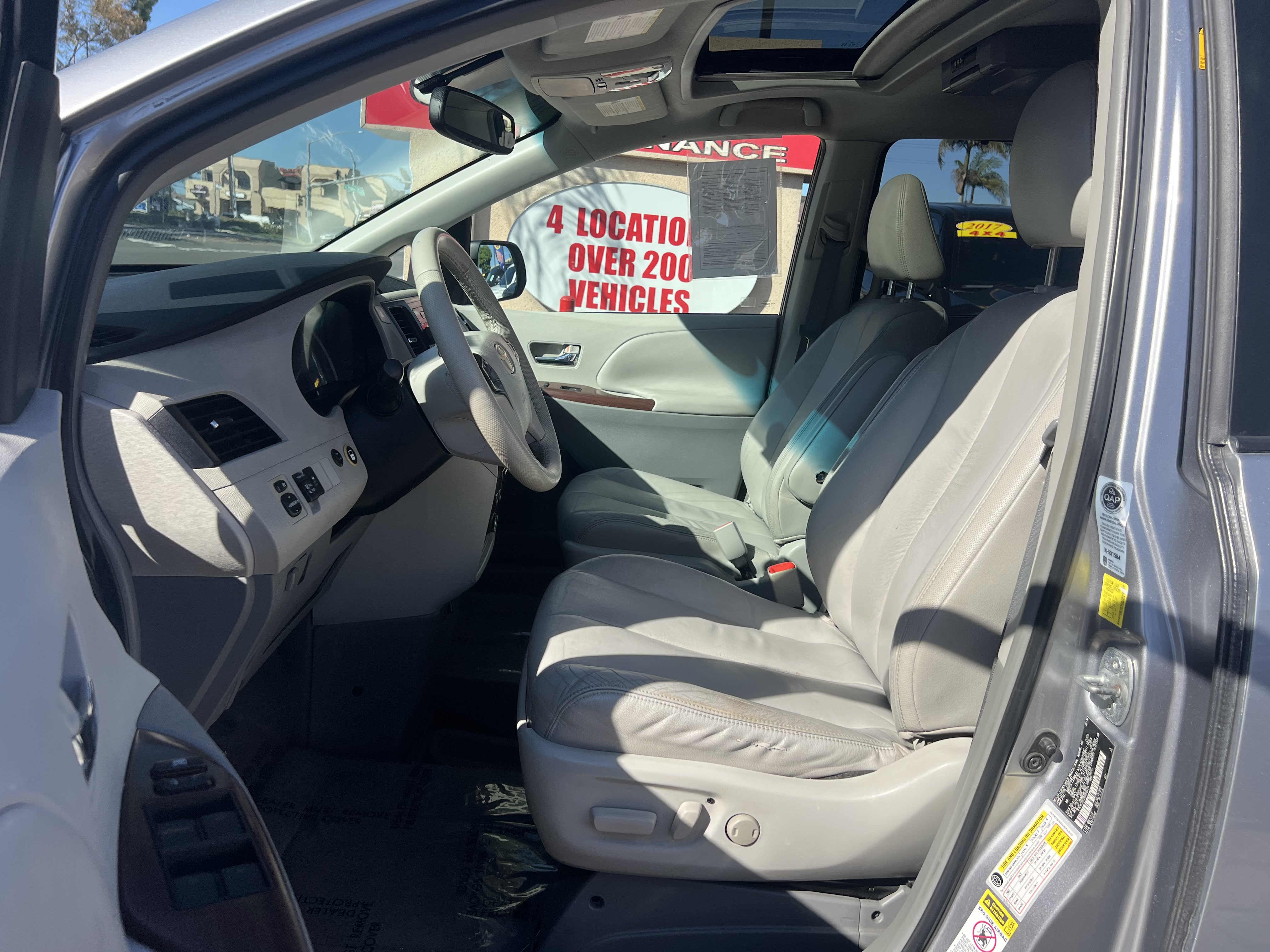 Used 2011 Toyota Sienna XLE FWD image 27