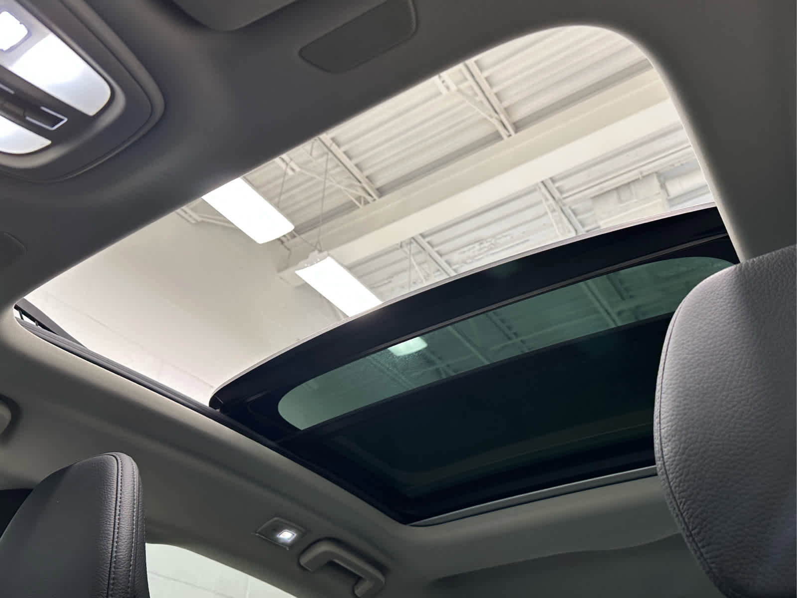 Used 2023 Volvo S90 B6 Plus AWD/4WD image 41