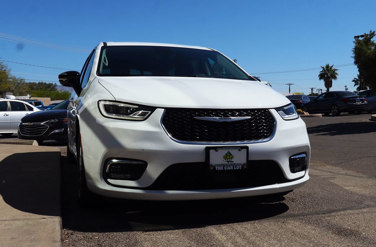 Used 2024 Chrysler Pacifica Touring-L FWD image 18
