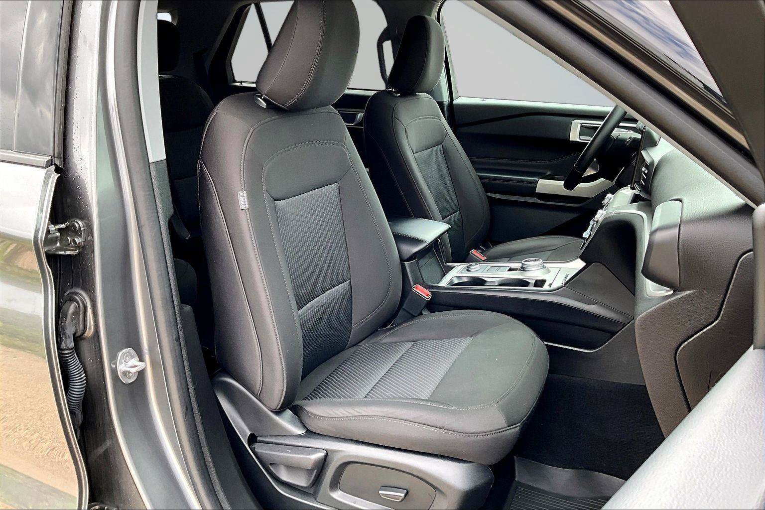 Used 2023 Ford Explorer XLT AWD/4WD image 8