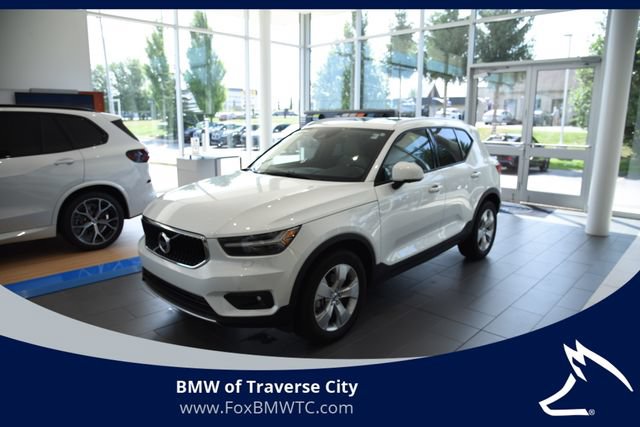 Used 2021 Volvo XC40 T5 Momentum w/ Premium Package AWD/4WD image 1