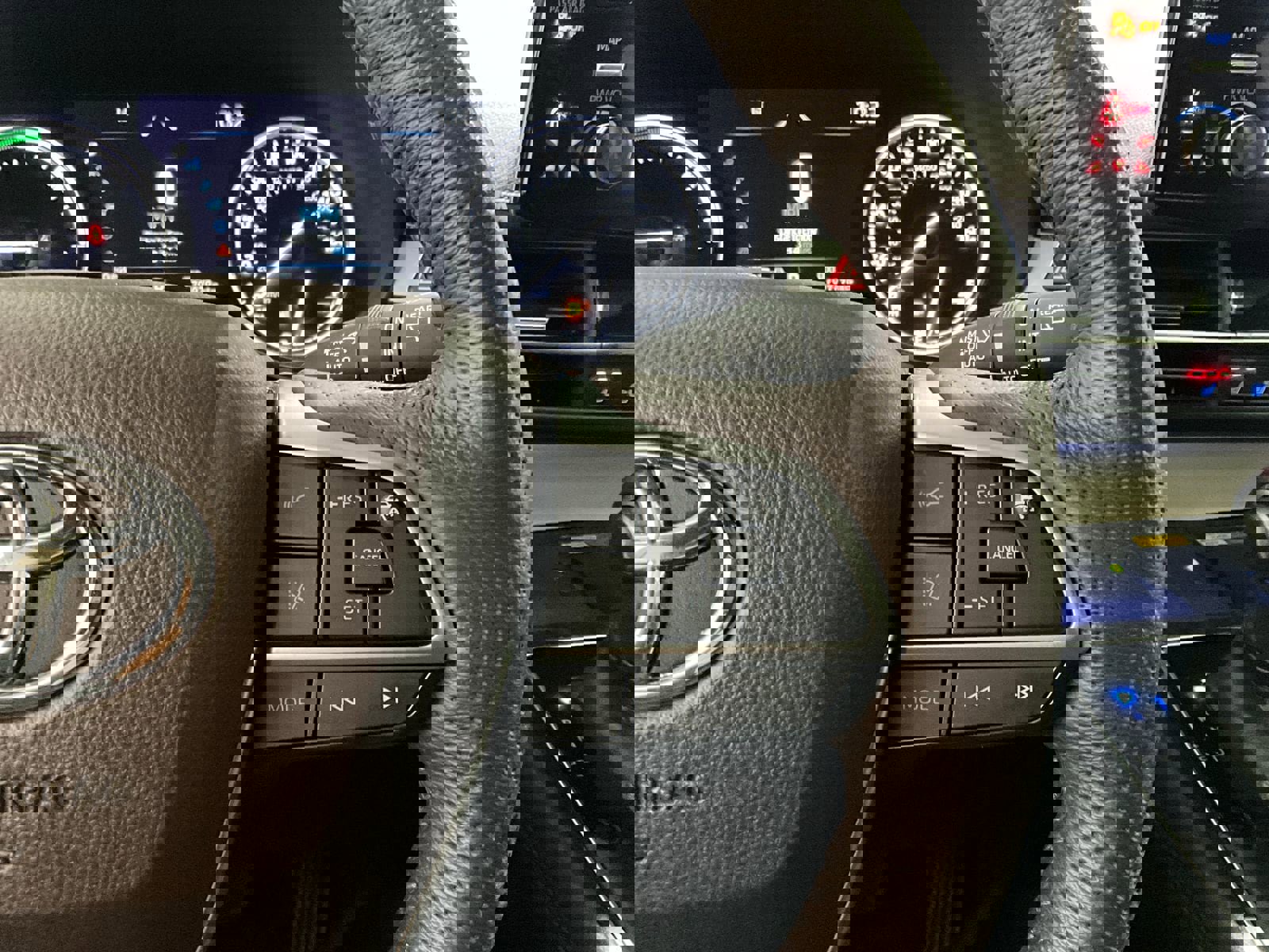 Used 2021 Toyota Sienna Limited image 17