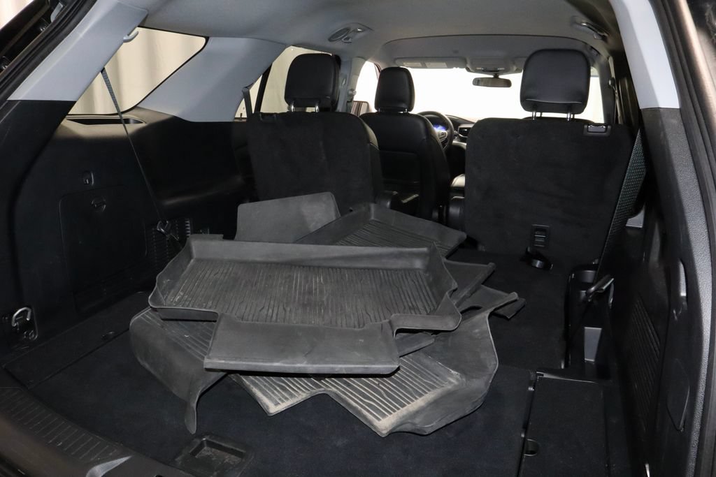 Certified 2024 Ford Explorer XLT w/ Equipment Group 202A AWD/4WD image 13