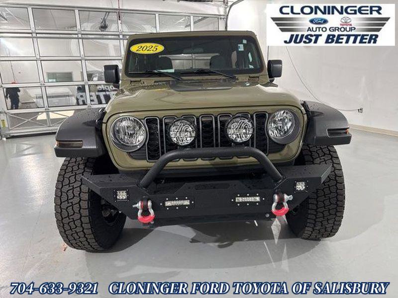 Used 2025 Jeep Wrangler Sport image 3