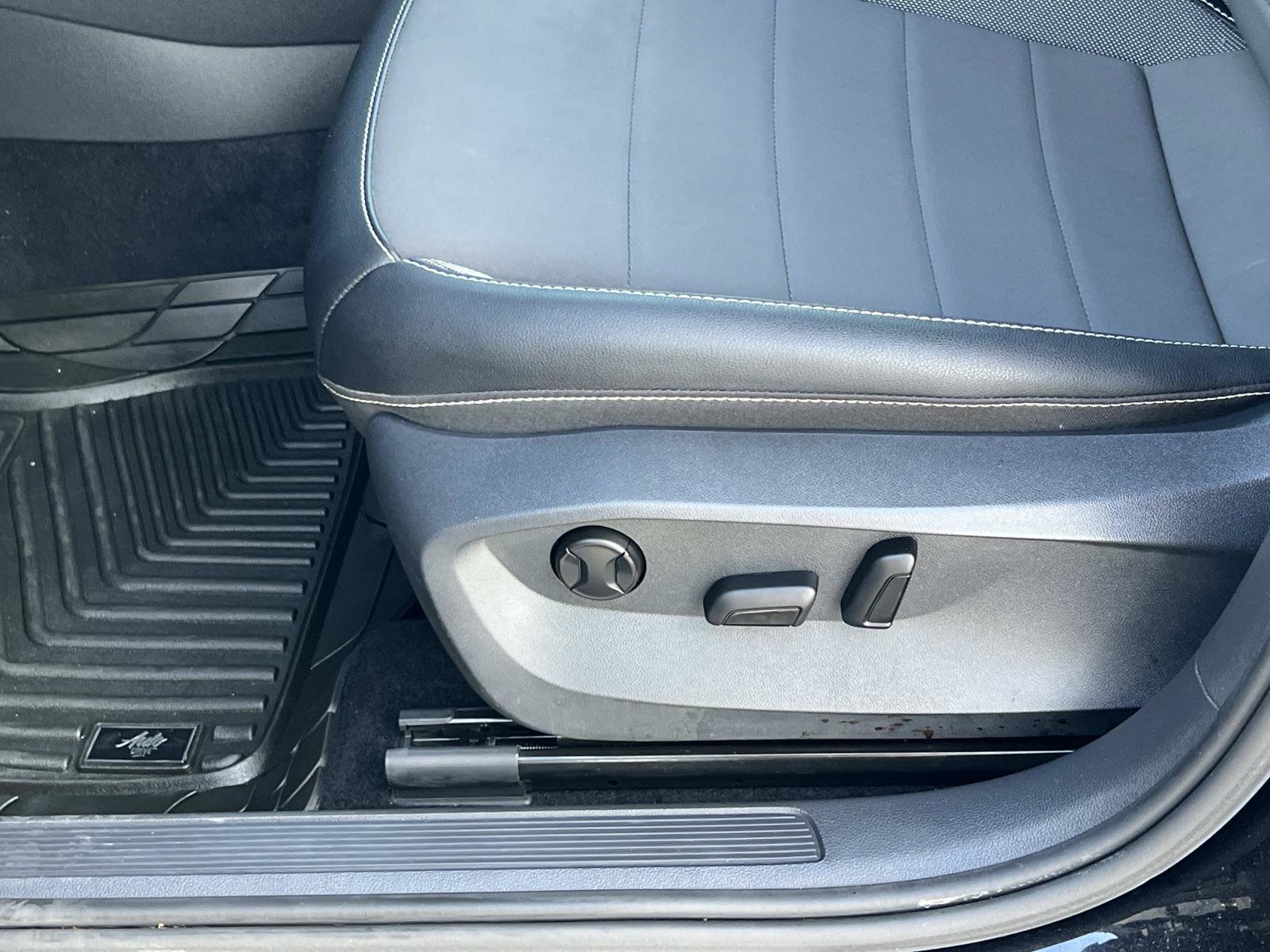 Certified 2022 Volkswagen Taos SE image 17