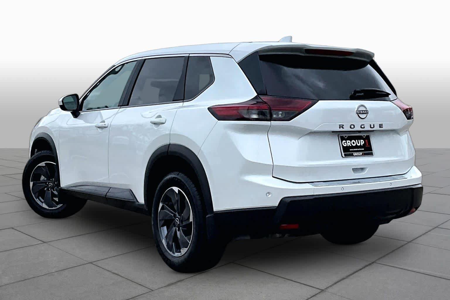 Certified 2025 Nissan Rogue SV FWD image 12