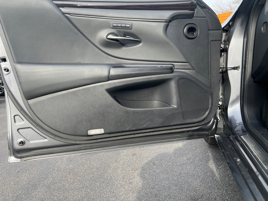 Used 2019 Lexus ES 300h image 10