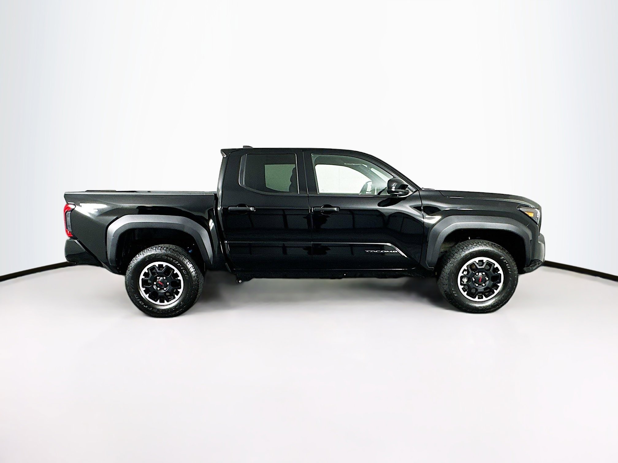 Used 2025 Toyota Tacoma TRD Off-Road image 10
