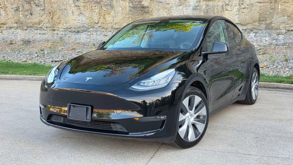 Used 2021 Tesla Model Y Long Range AWD/4WD image 1