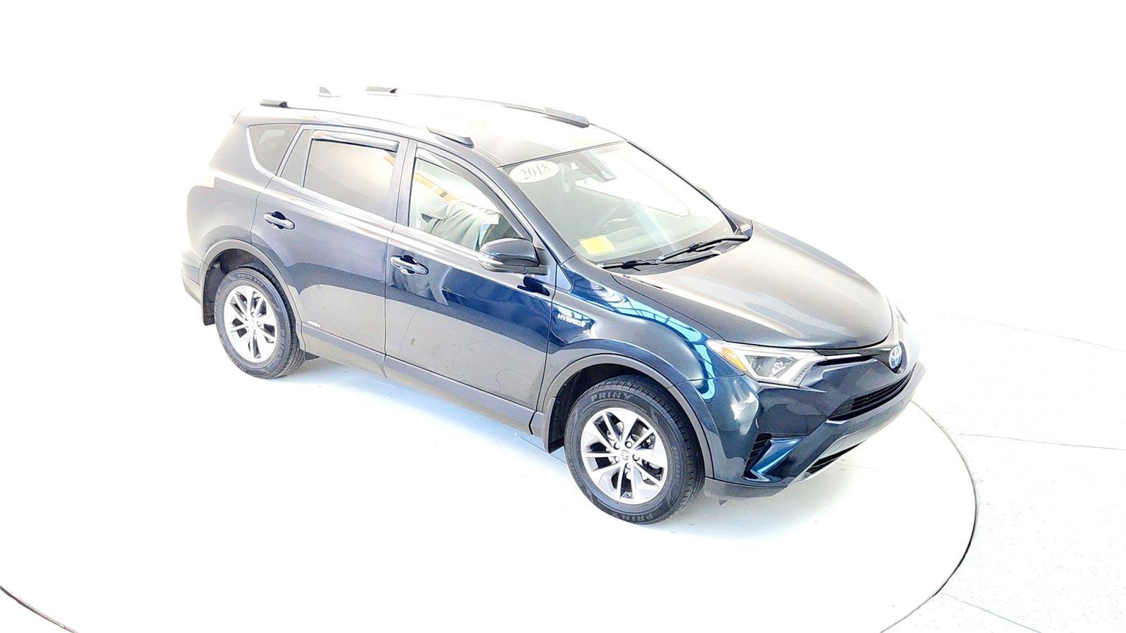 Used 2018 Toyota RAV4 LE image 19