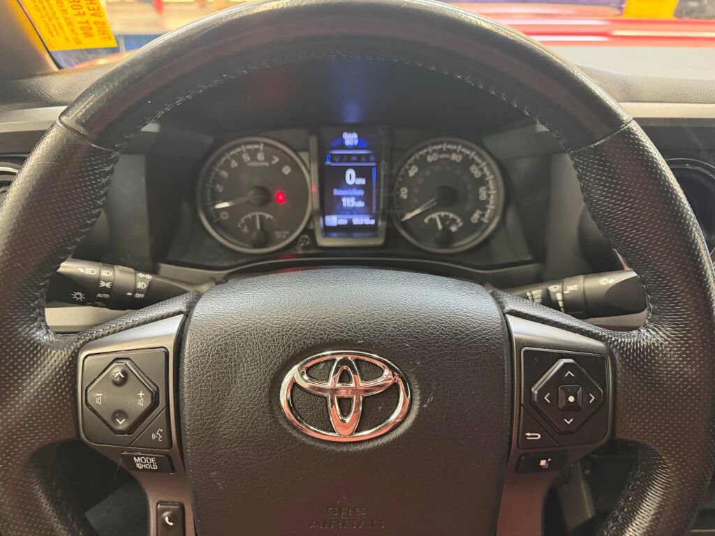 Used 2016 Toyota Tacoma TRD Sport image 12